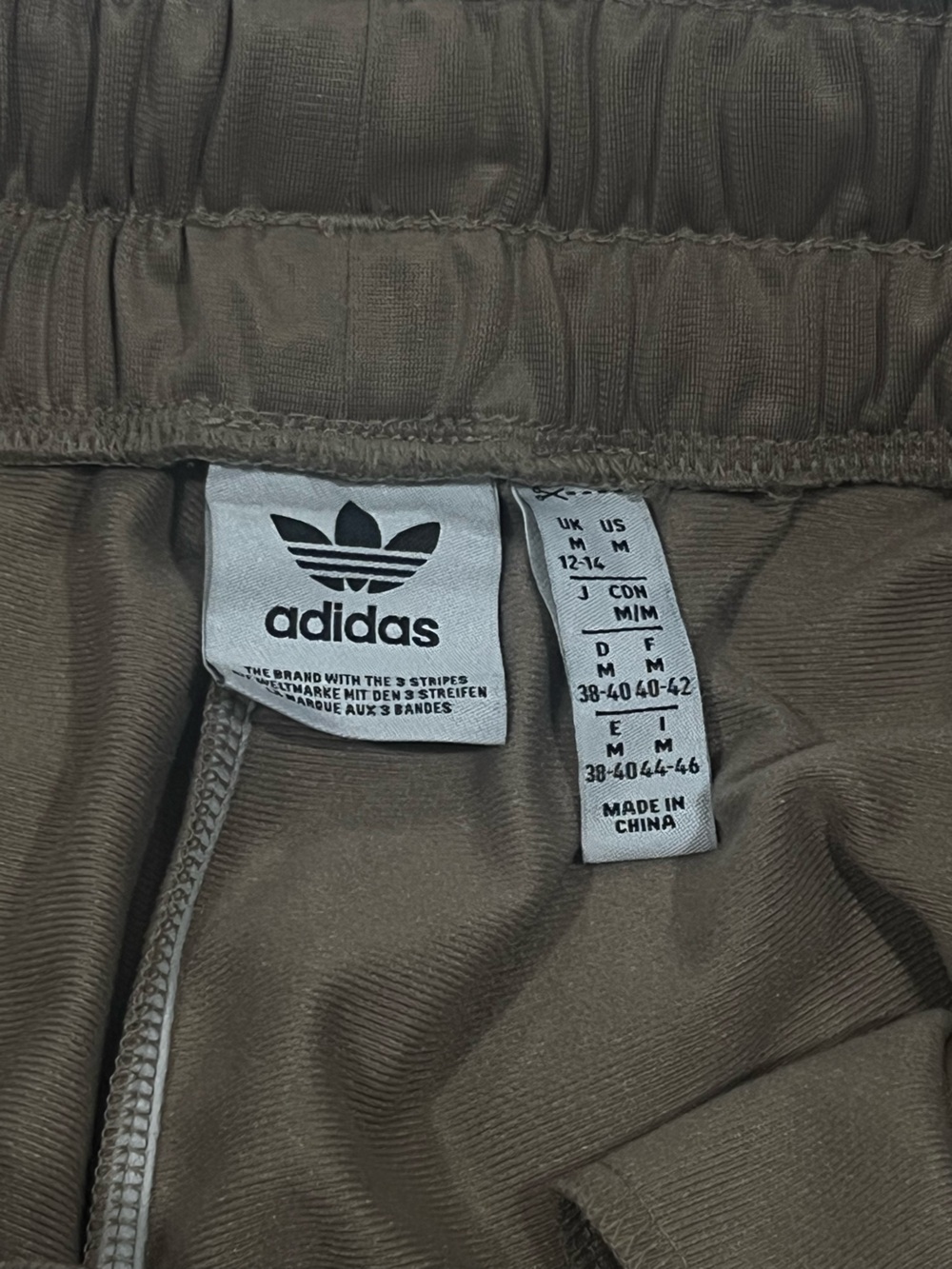 ADIDAS Adibreak shorts in Chalky Taupe Brown Breakaway shorts. size Medium - Picture 7 of 15
